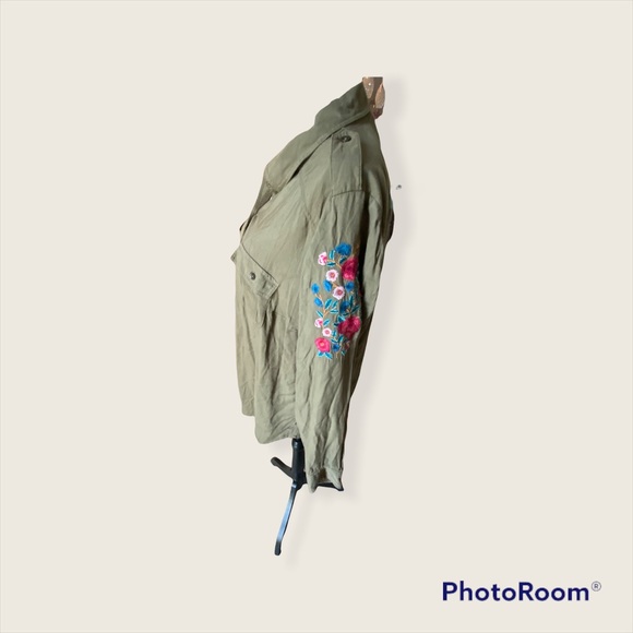 Torrid button down - Picture 2 of 8